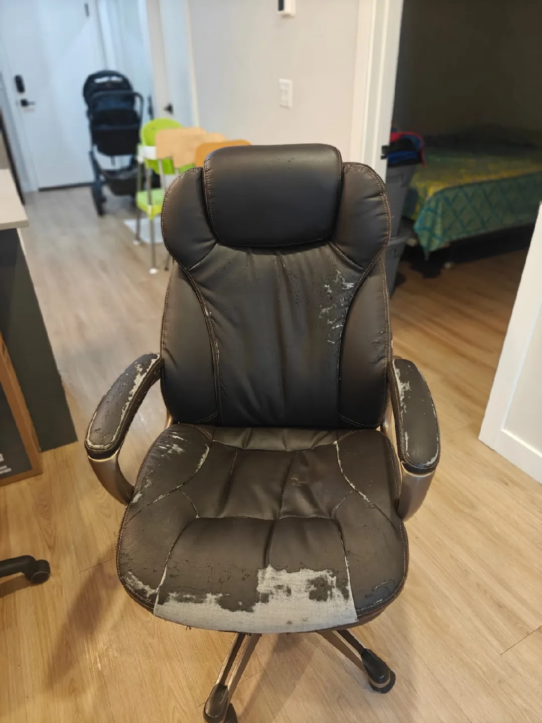 Office Chair - Heavily Used Condition image indicator(2)