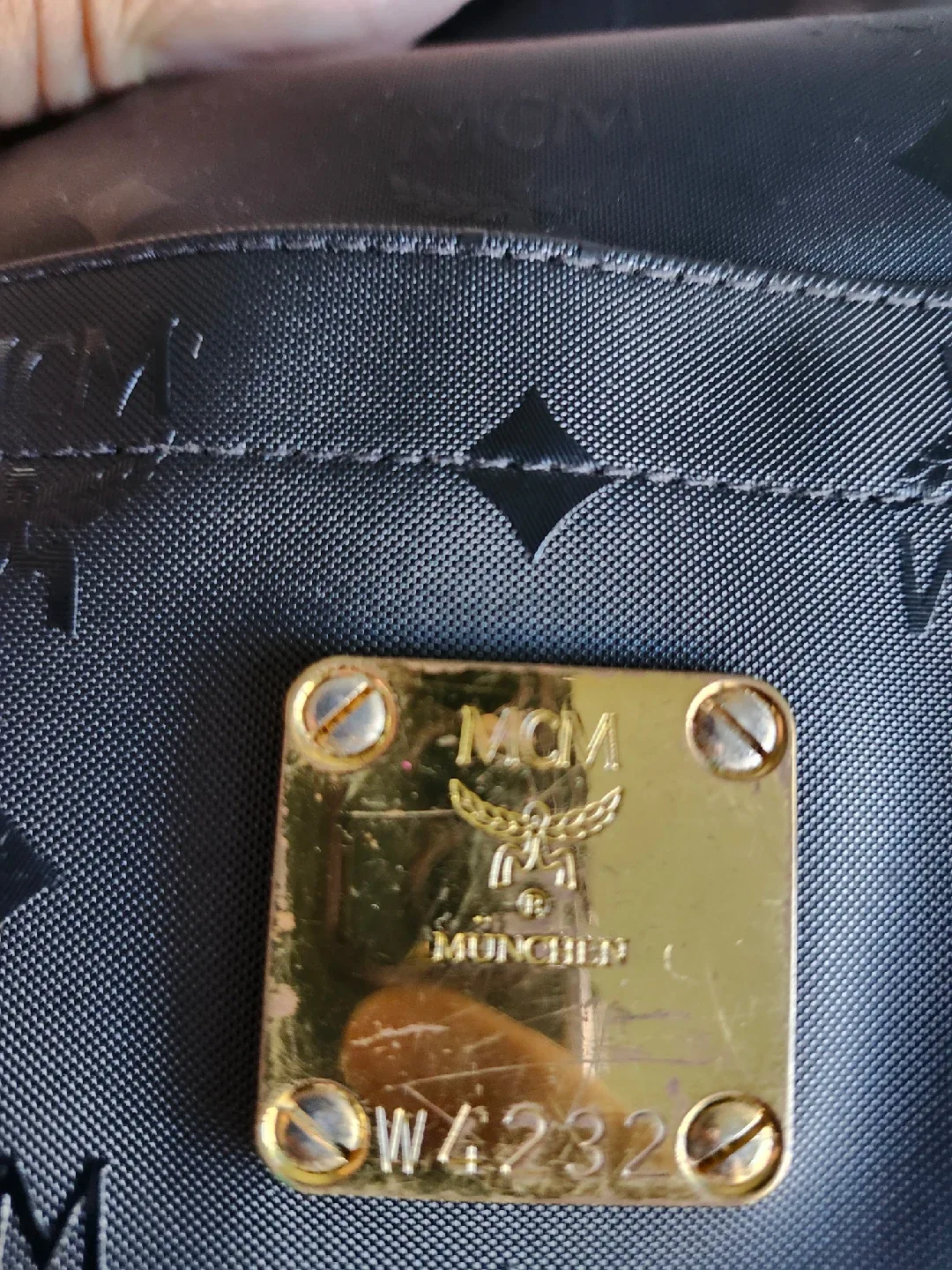 AUTHENTIC MCM BLAXK TOTE BAG image indicator(6)