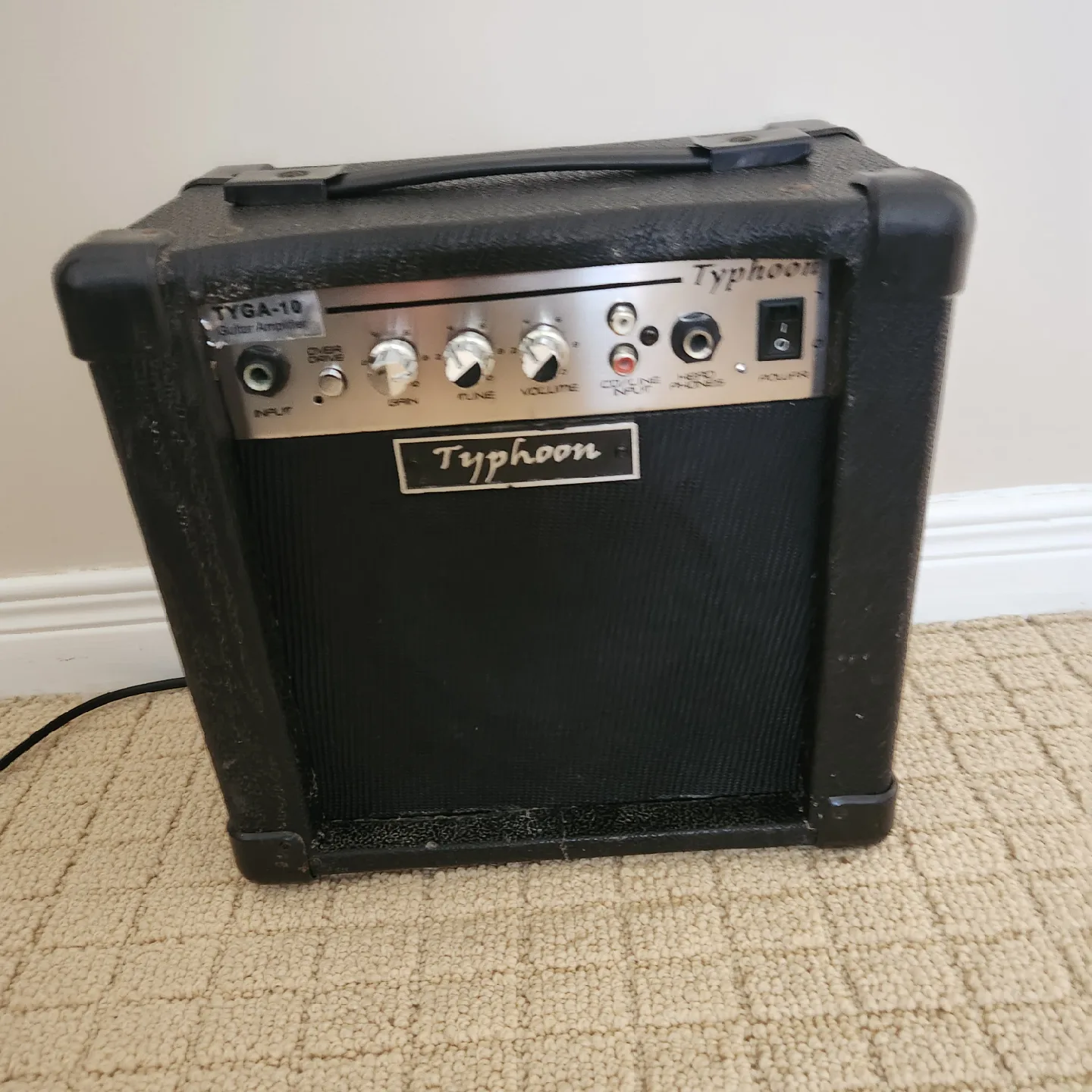 Typhoon TYGA-10 Guitar Amplifier thumbnail