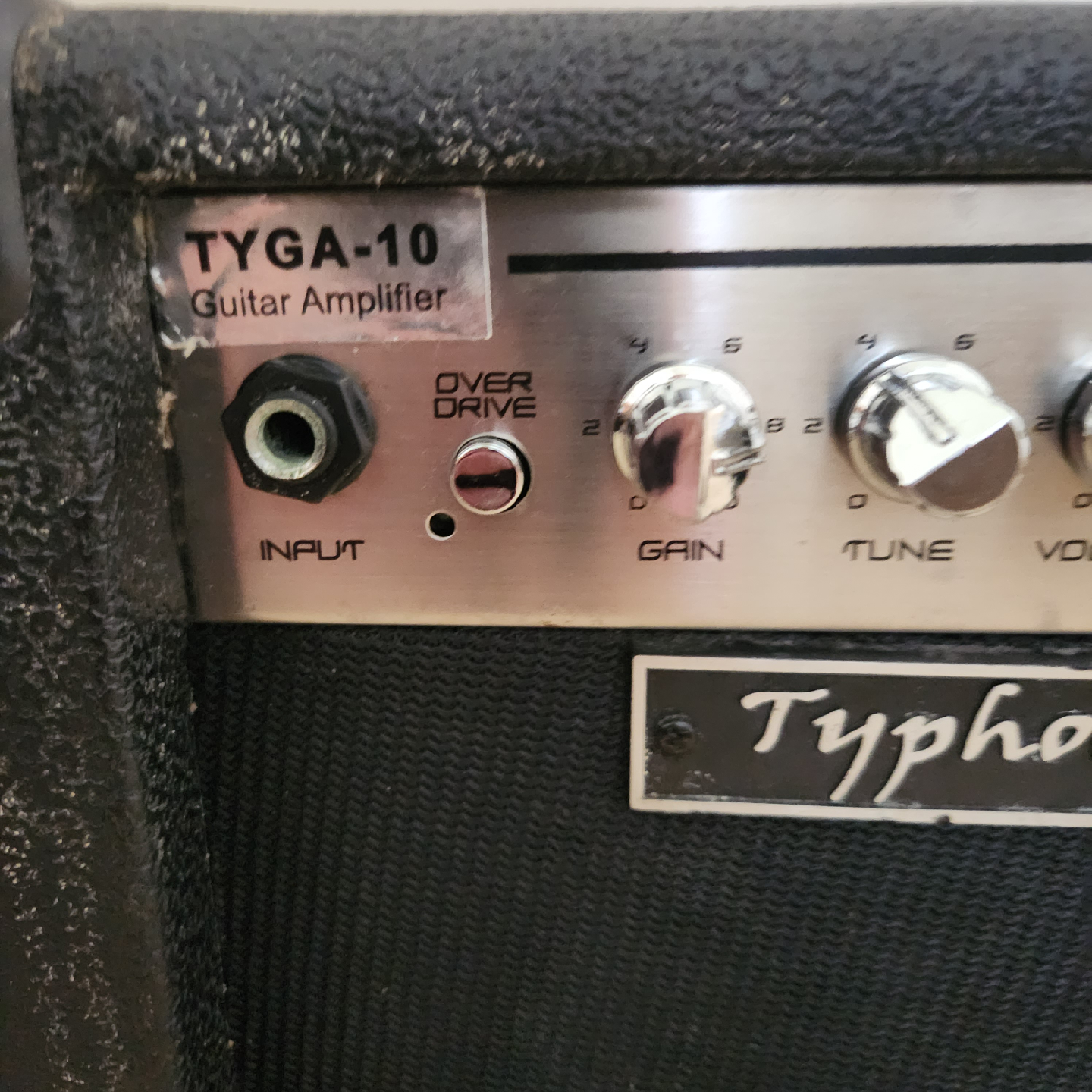 Typhoon TYGA-10 Guitar Amplifier - photo 2