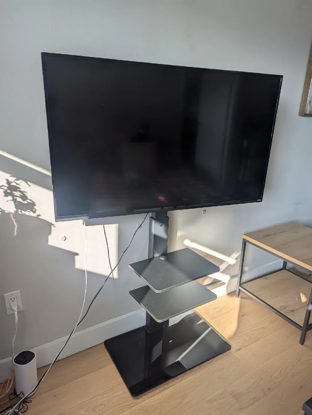 Vizio TV with Stand image indicator(2)