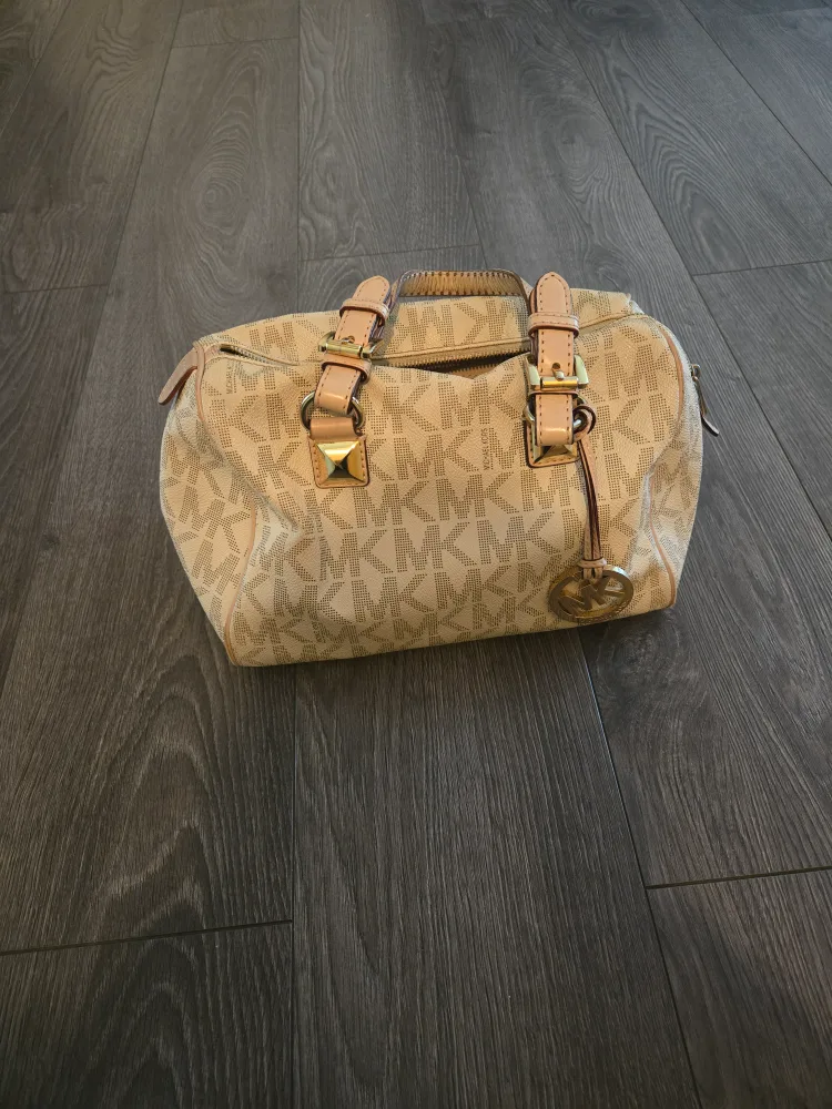 Michael Kors Satchel Bag image indicator(2)