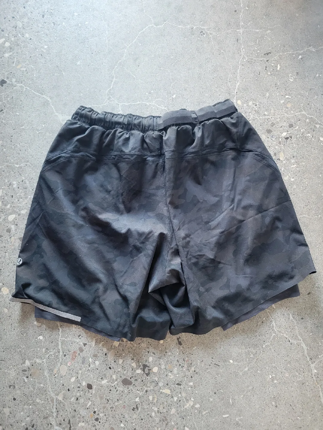 Lululemon Men's Shorts image indicator(2)