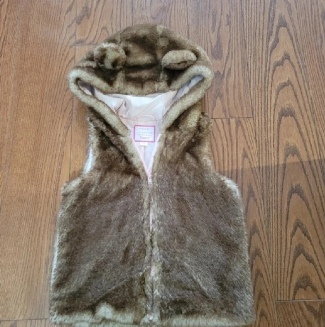 Gymboree brown furry vest    Size: US 5 T