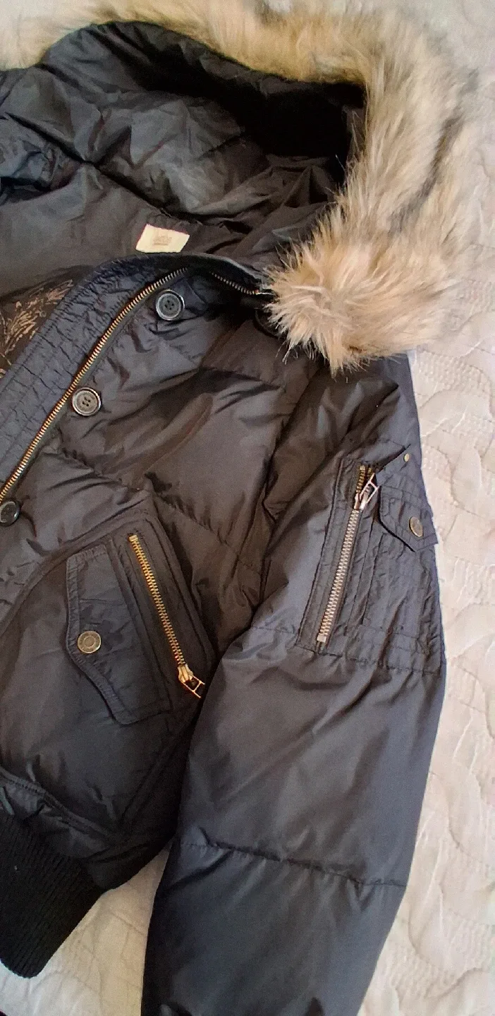 Black Puffer Jacket size medium image indicator(3)