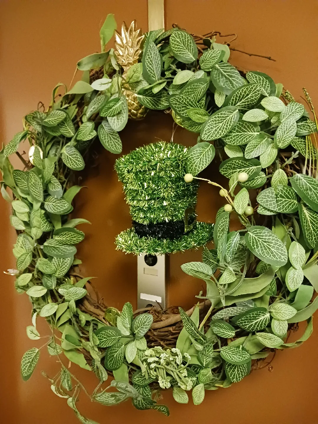 St. Patrick’s Day Green Leaf Wreath – Door or Wall Decor image indicator(7)