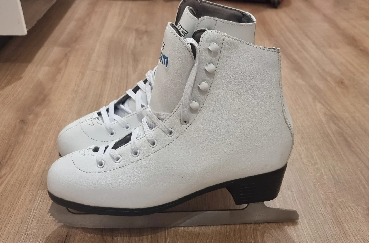 Vic Dream Ice Skates - US Size 10 image indicator(2)