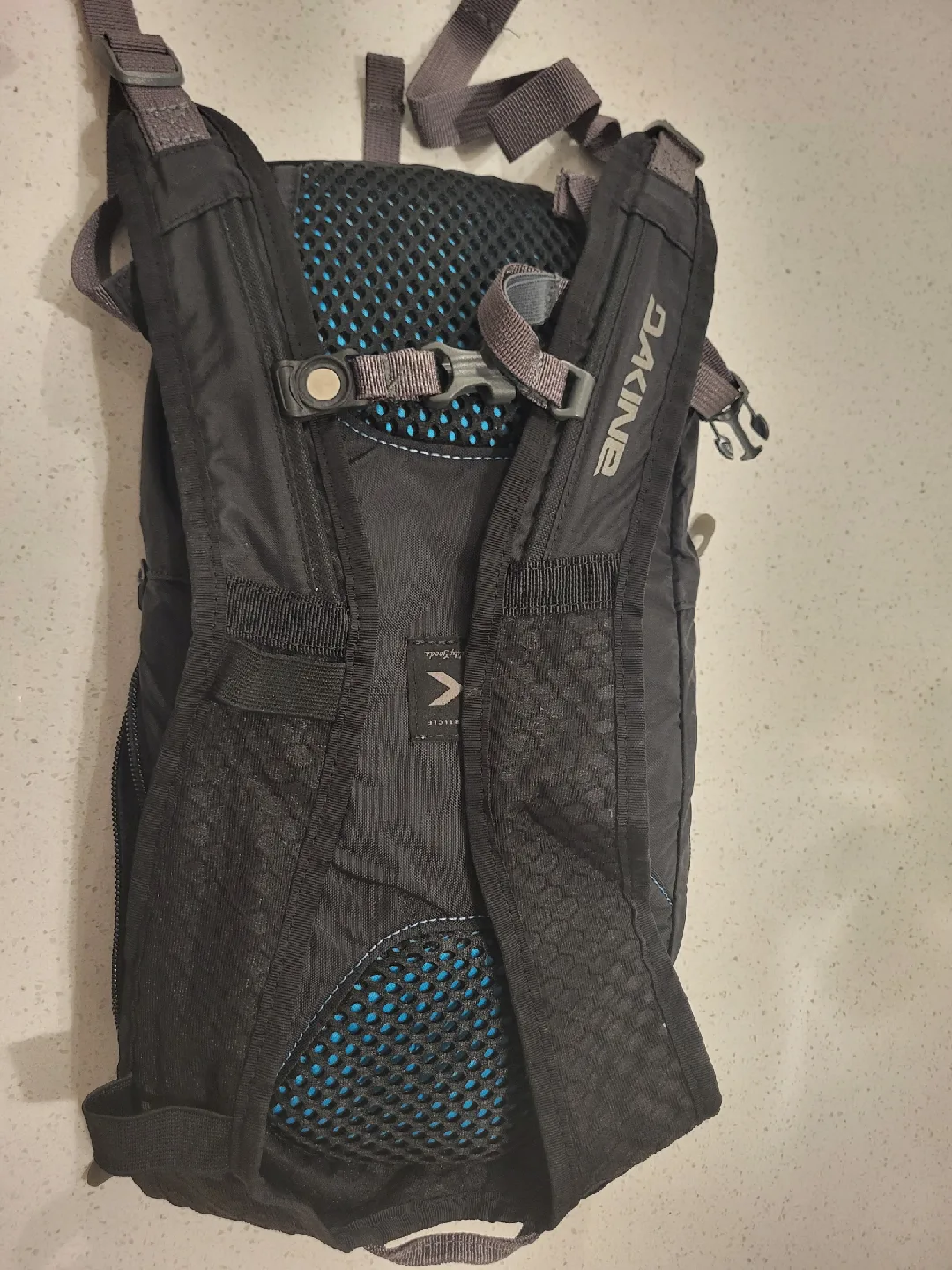 Dakine Hiking Backpack - Black image indicator(2)