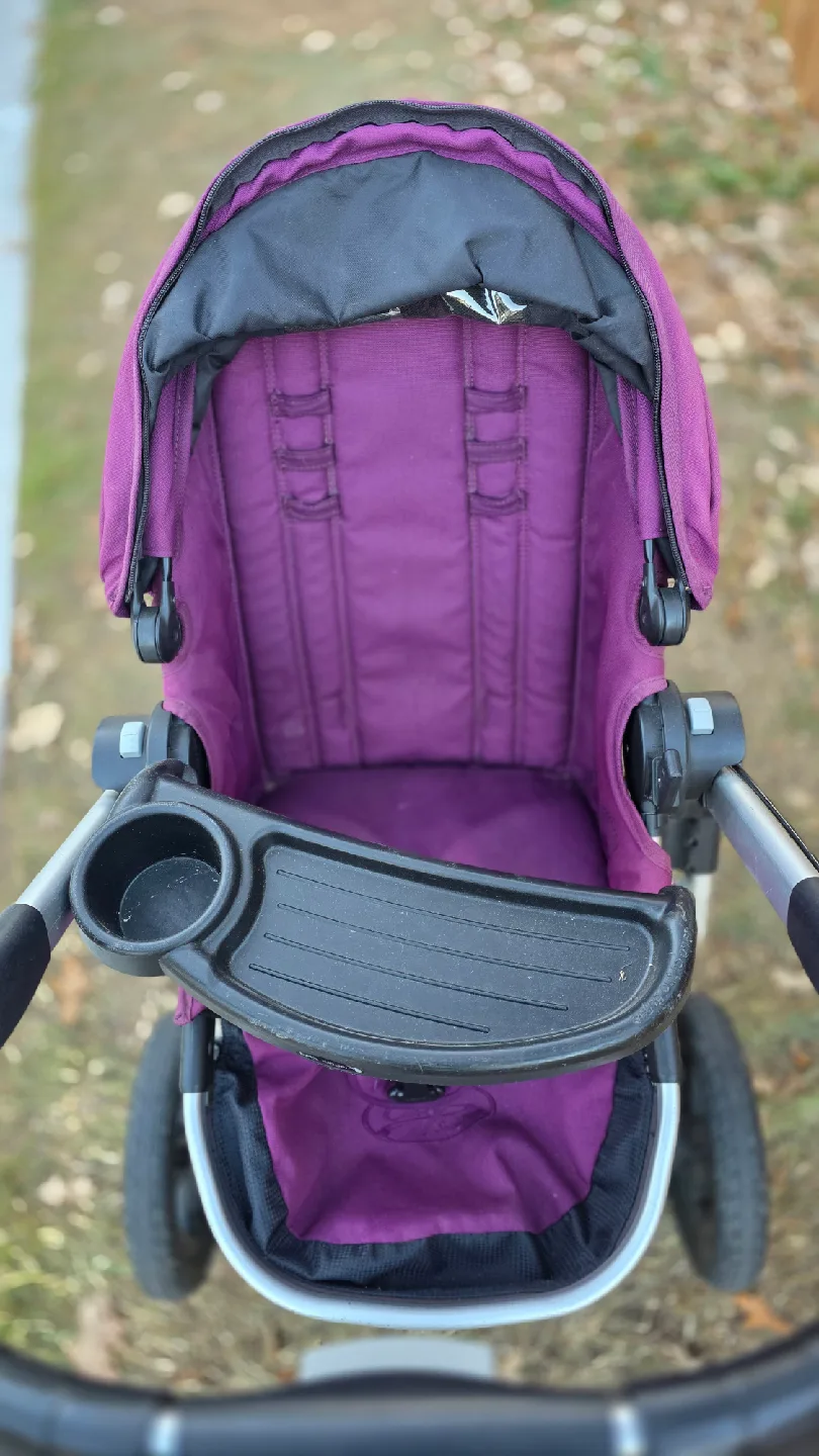 Purple stroller in good condition image indicator(3)