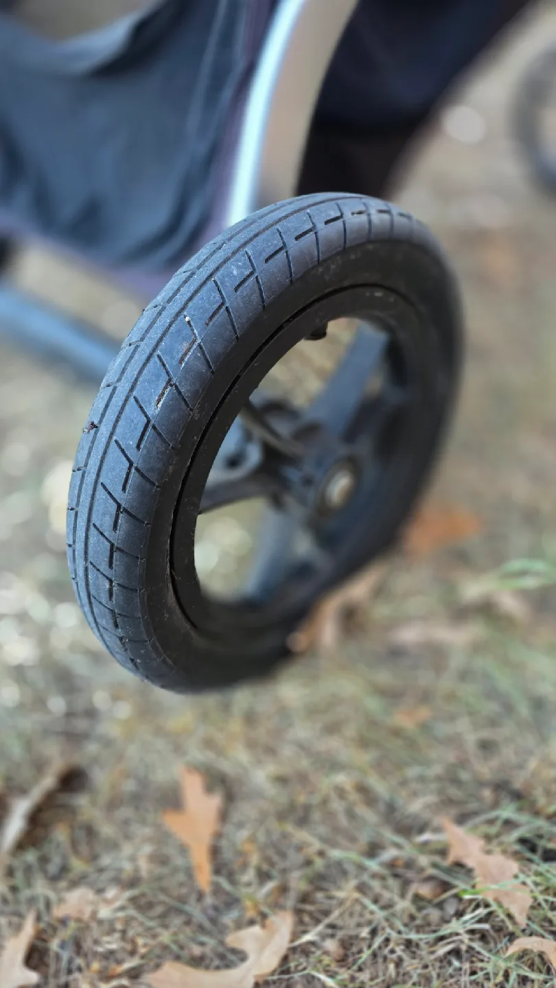Purple stroller in good condition image indicator(4)