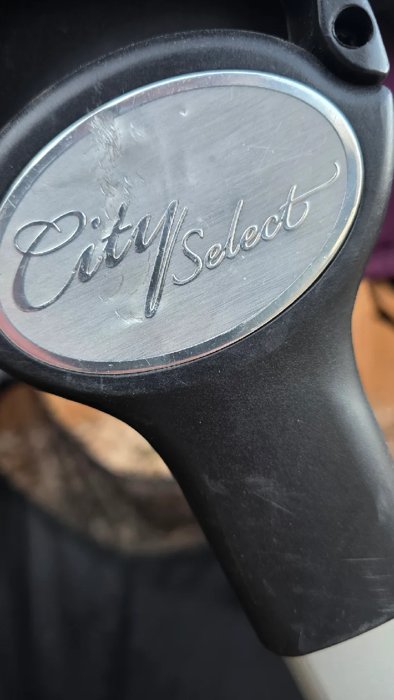 Purple stroller in good condition image indicator(5)