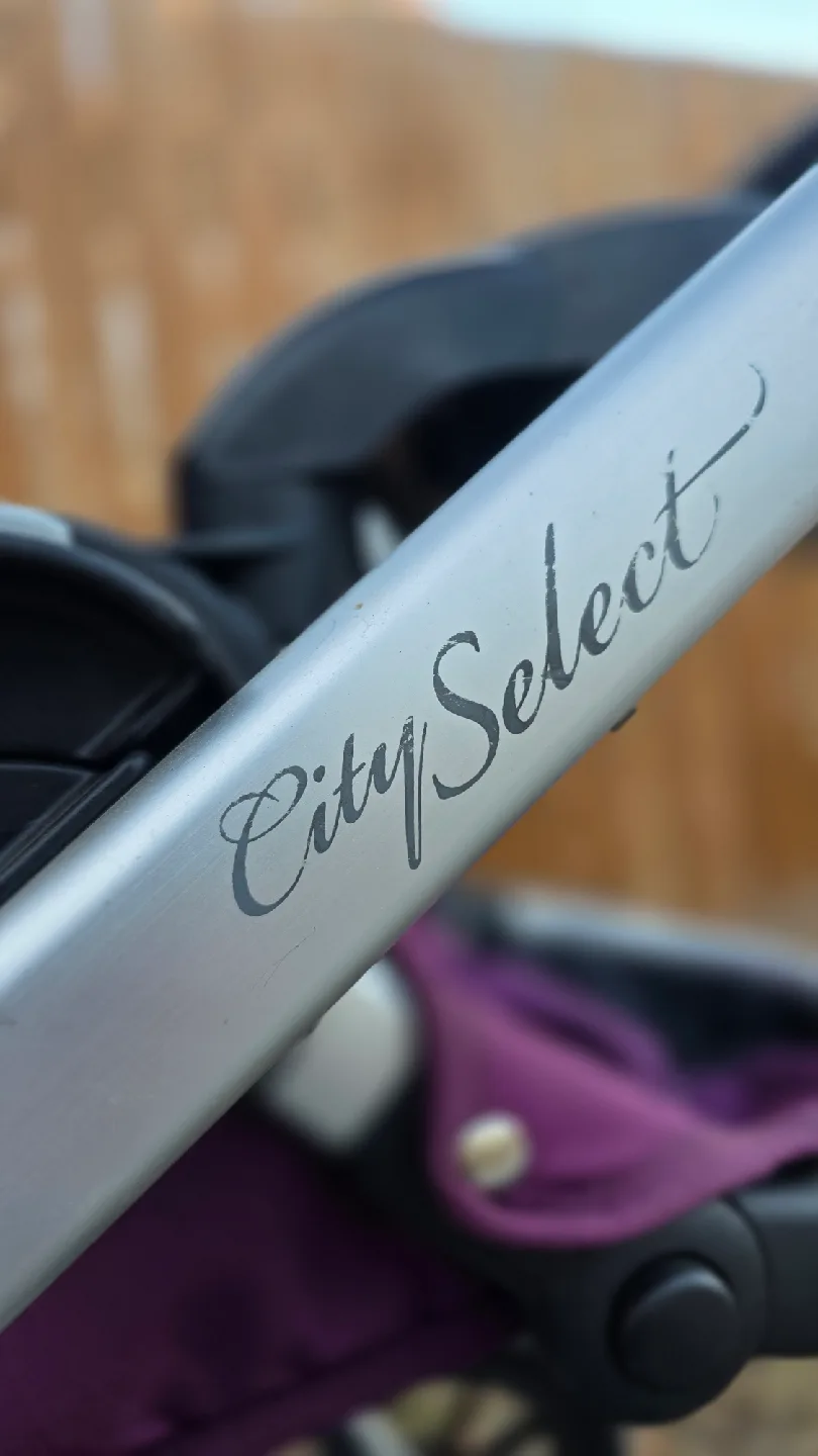 Purple stroller in good condition image indicator(6)