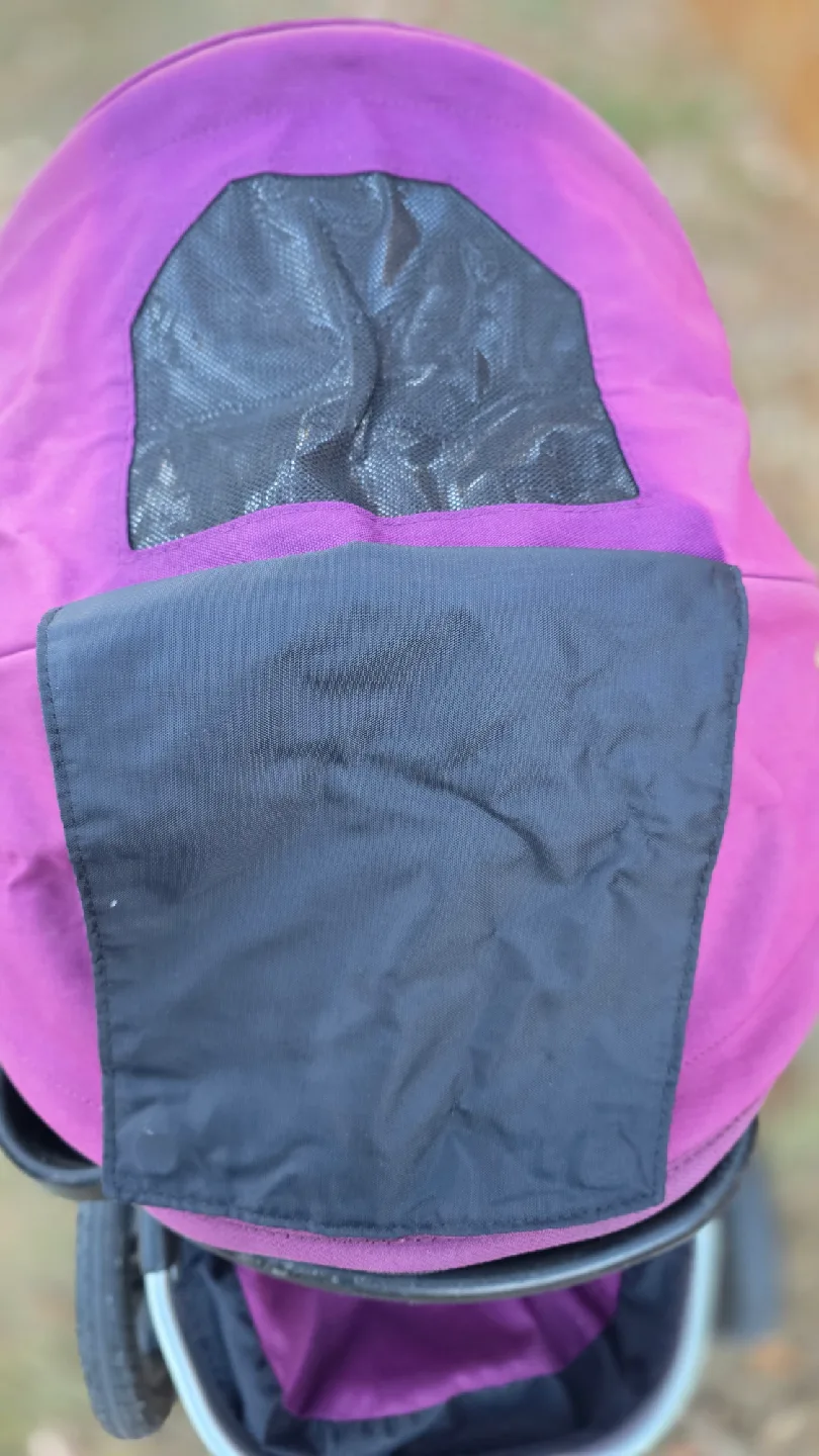 Purple stroller in good condition image indicator(7)