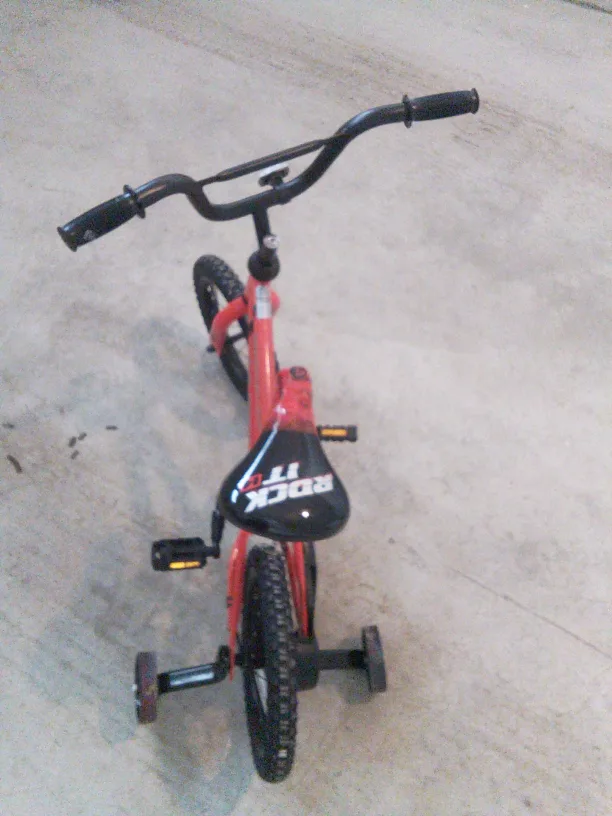 Red Kids Bike with Training Wheels image indicator(3)