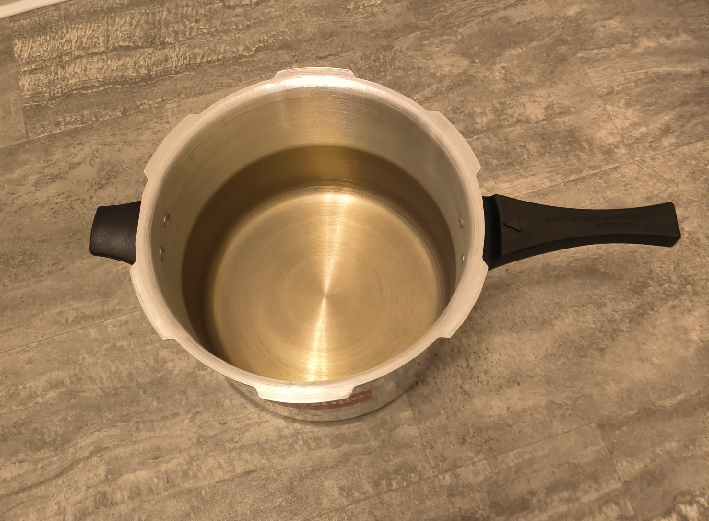 Brand new Prestige  pressure cooker 10 litre - photo 3