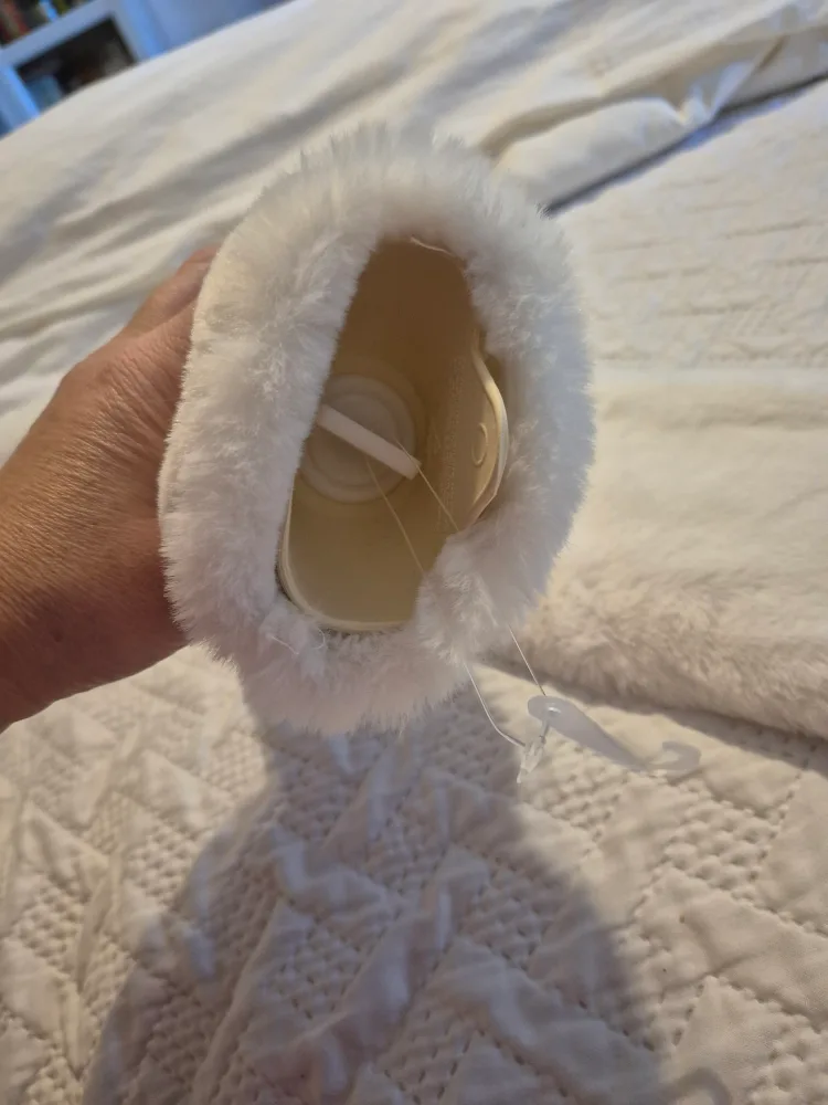 Long Hot Water Bottle with Faux Fur Cover image indicator(3)