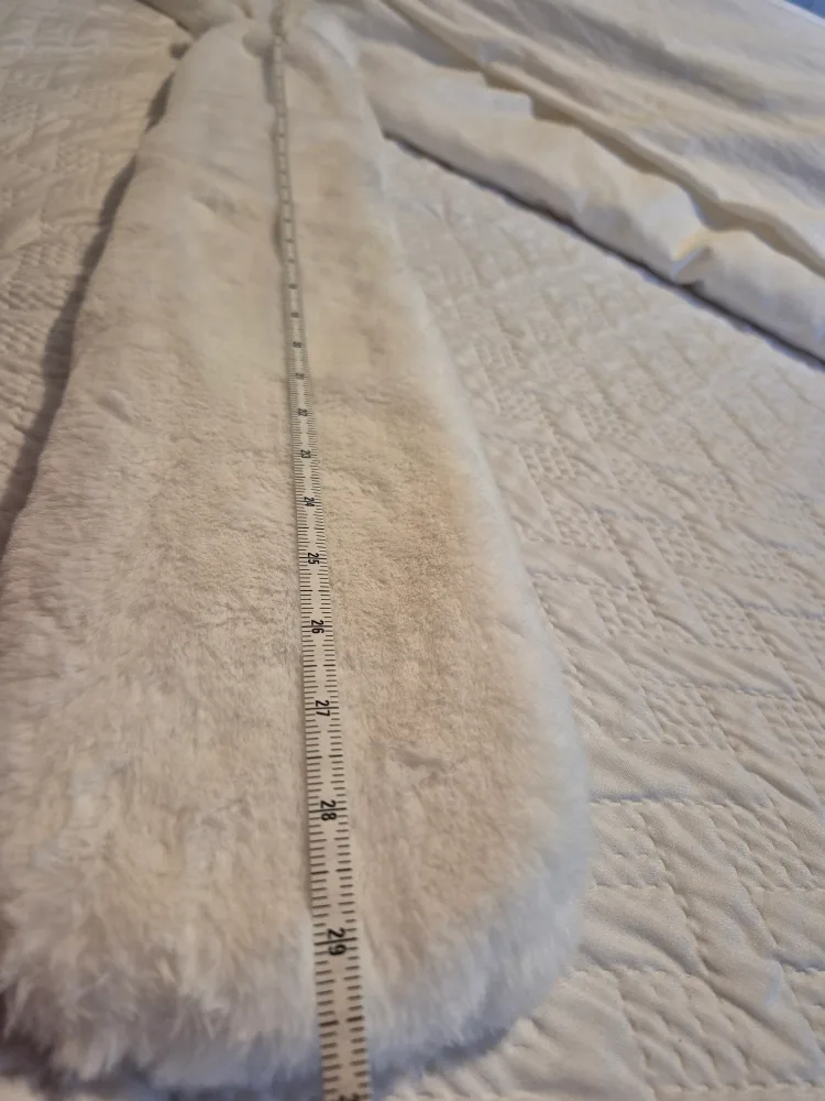 Long Hot Water Bottle with Faux Fur Cover image indicator(4)