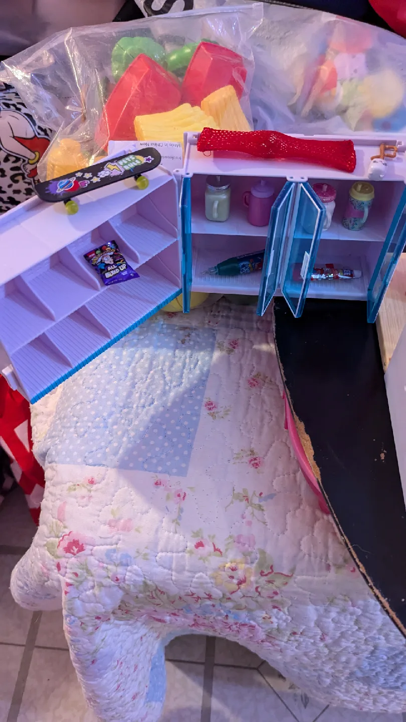 Littles Mini Mega Mart Playset image indicator(3)