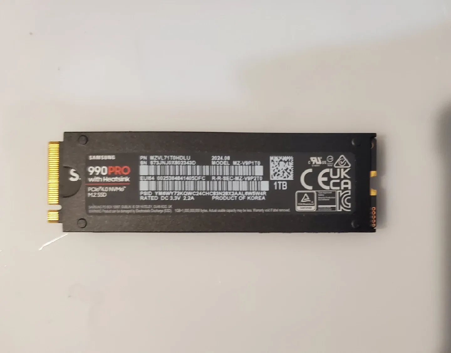 Samsung 990 PRO 1TB NVMe SSD with heatsink image indicator(2)