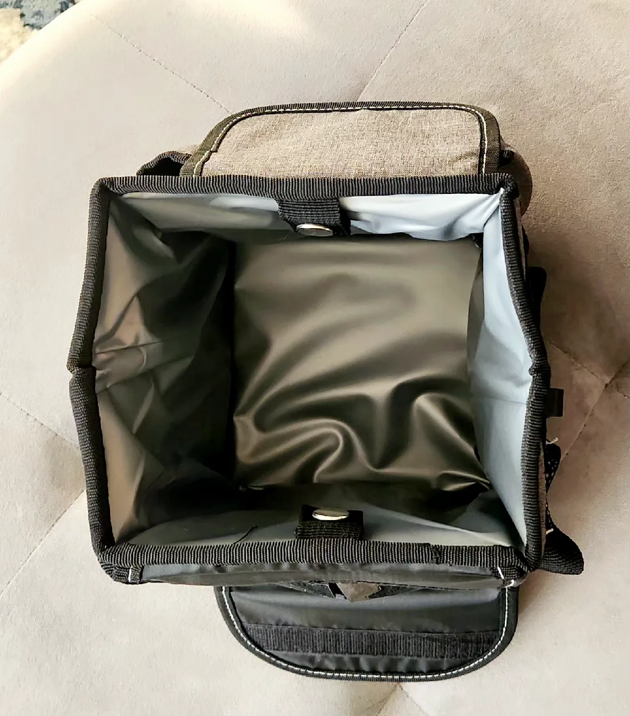 Automotive Trash Can with Lid & Storage image indicator(5)