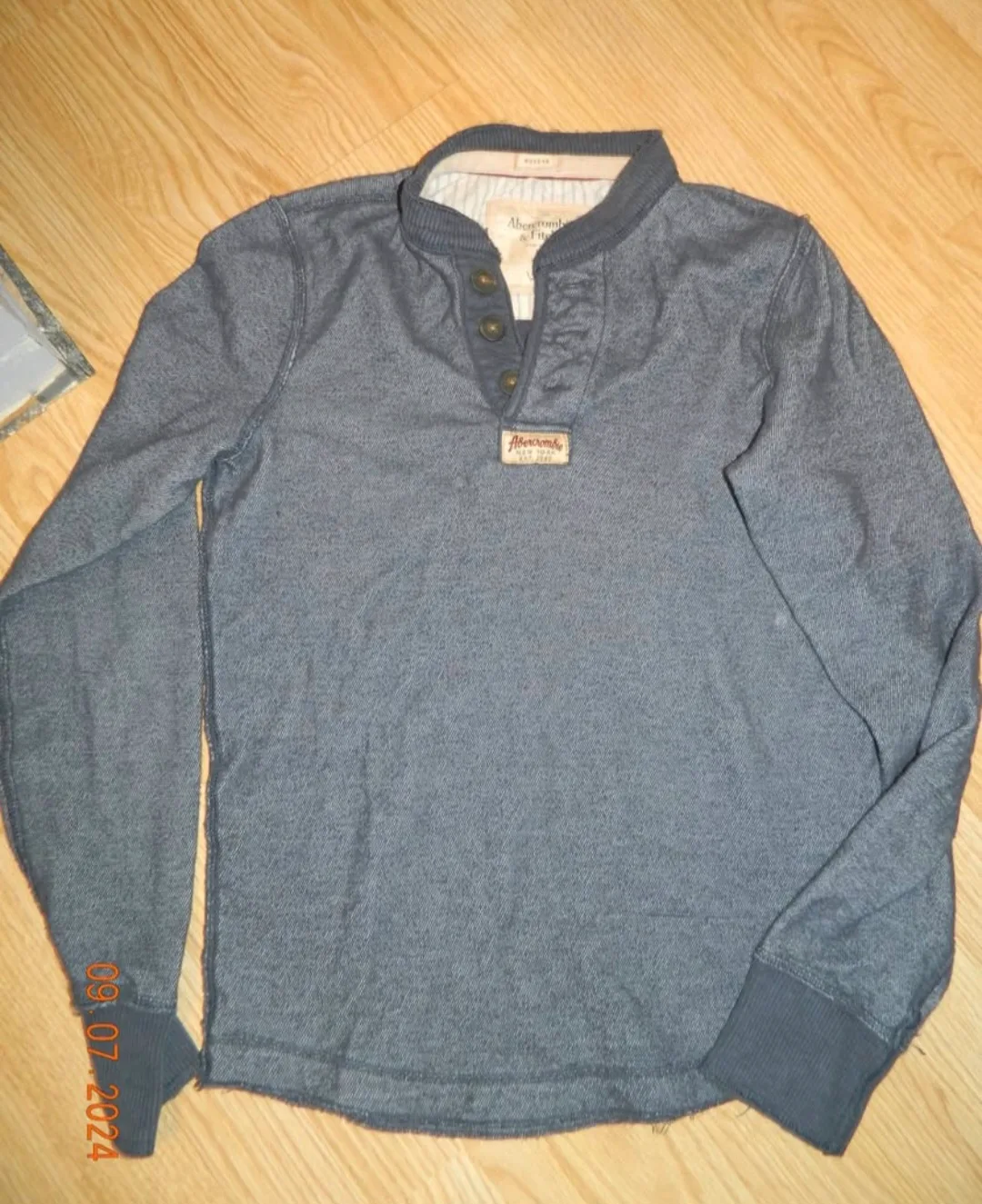 mens Abercrombie & Fitch Henley Shirt..size S thumbnail