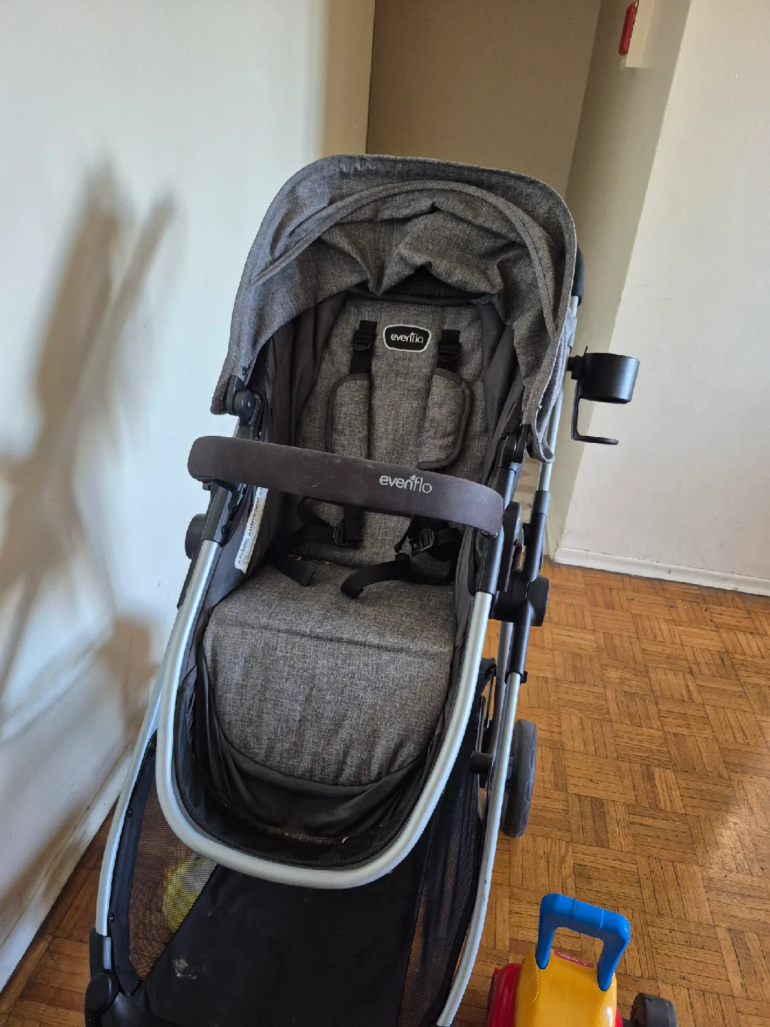 Evenflo Stroller - Great Condition! image indicator(6)