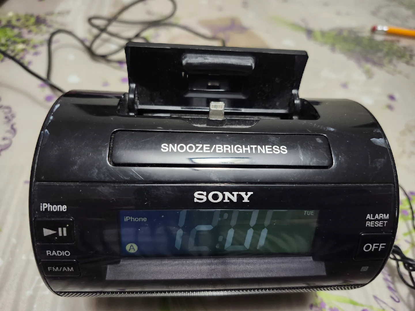 Sony ICF-C1iP FM/AM Clock Radio - Black image indicator(9)