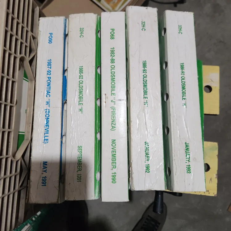 Oldsmobile & Pontiac Parts & Illustration Catalogues 1982-1993 image indicator(2)