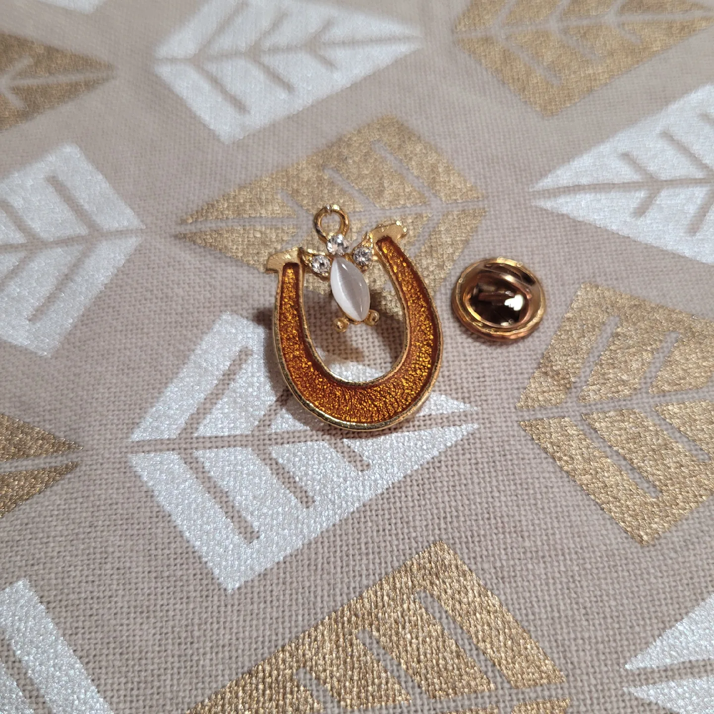 Angel Horseshoe Pin image indicator(2)