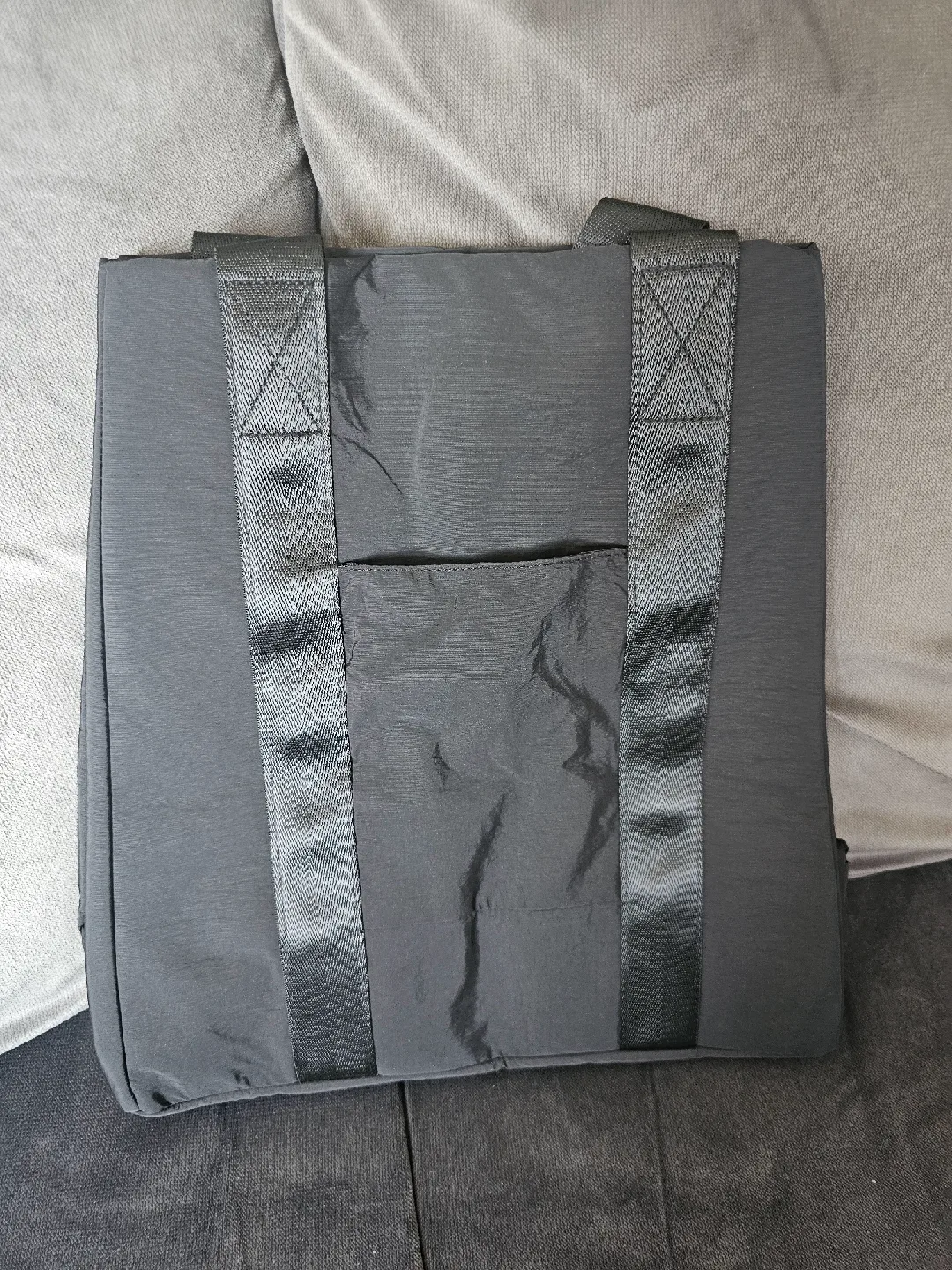 Lolë Mile-End Convertible Bag, Black image indicator(2)