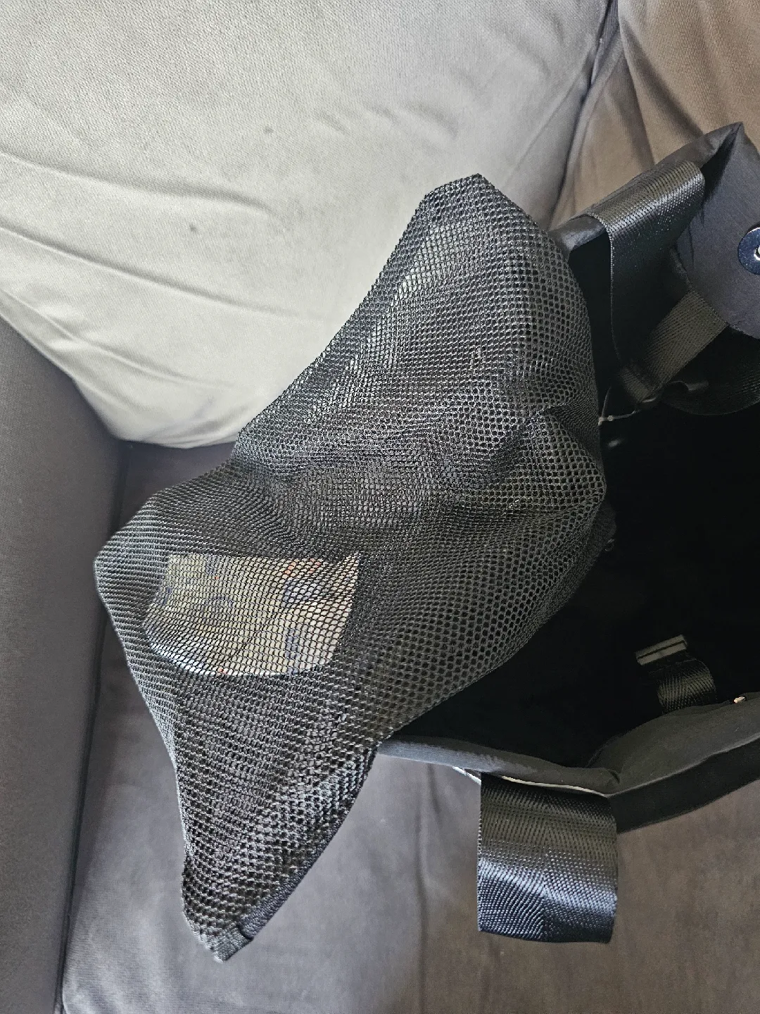 Lolë Mile-End Convertible Bag, Black image indicator(5)