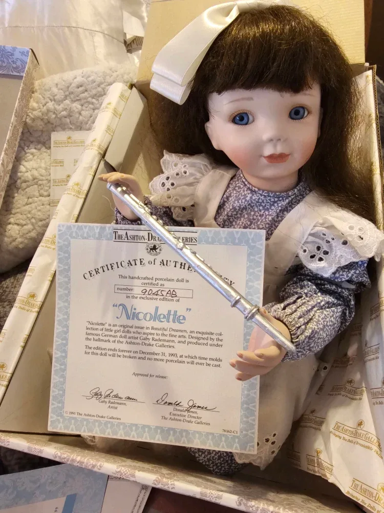 Ashton-Drake Galleries Porcelain Dolls image indicator(2)