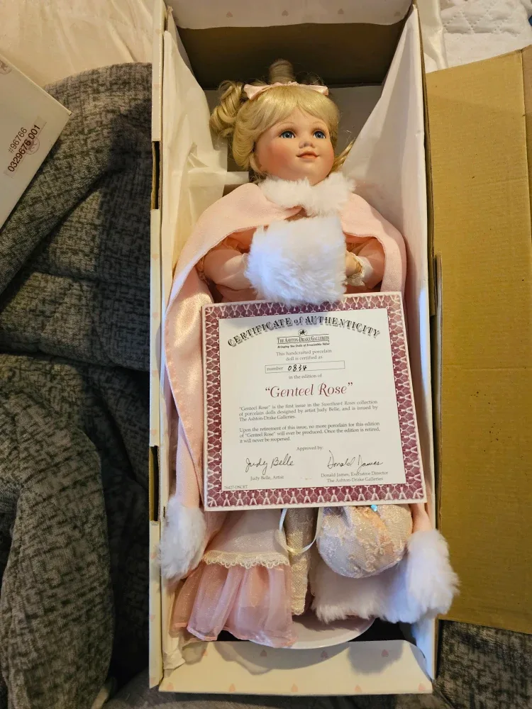 Ashton-Drake Galleries Porcelain Dolls image indicator(3)