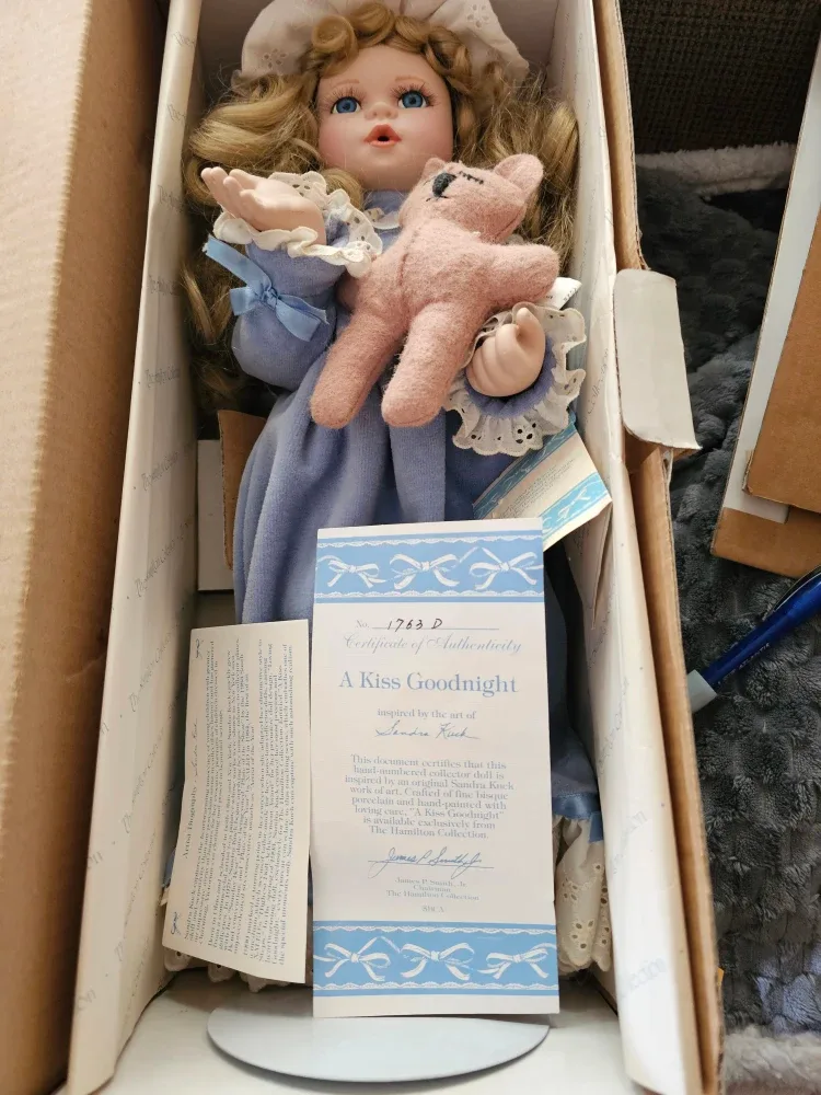 Ashton-Drake Galleries Porcelain Dolls image indicator(6)