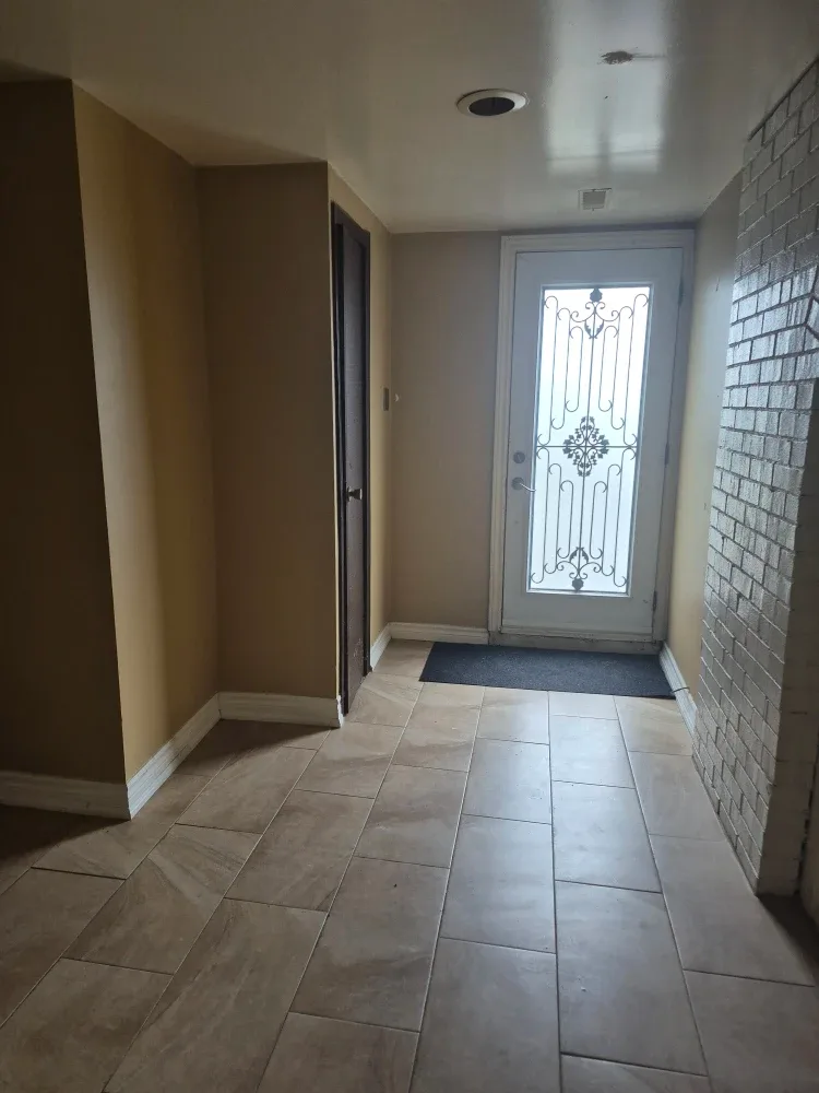 2 bedroom and 1.5 bathroom in basement for rent image indicator(9)