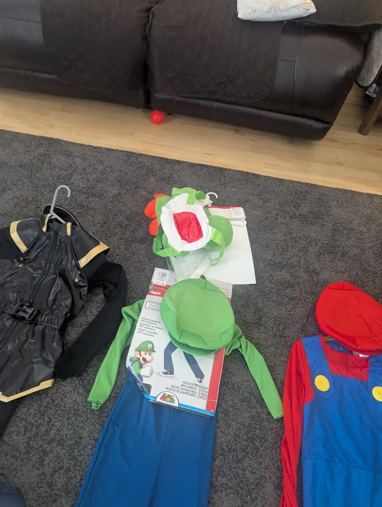 Assorted Kids' Costumes - Mario, Luigi, Yoshi, More! image indicator(2)