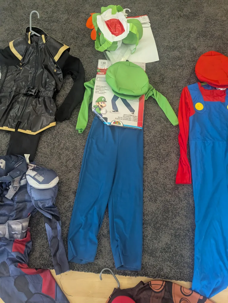 Assorted Kids' Costumes - Mario, Luigi, Yoshi, More! image indicator(4)