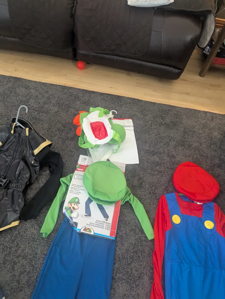 Assorted Kids' Costumes - Mario, Luigi, Yoshi, More! image indicator(5)