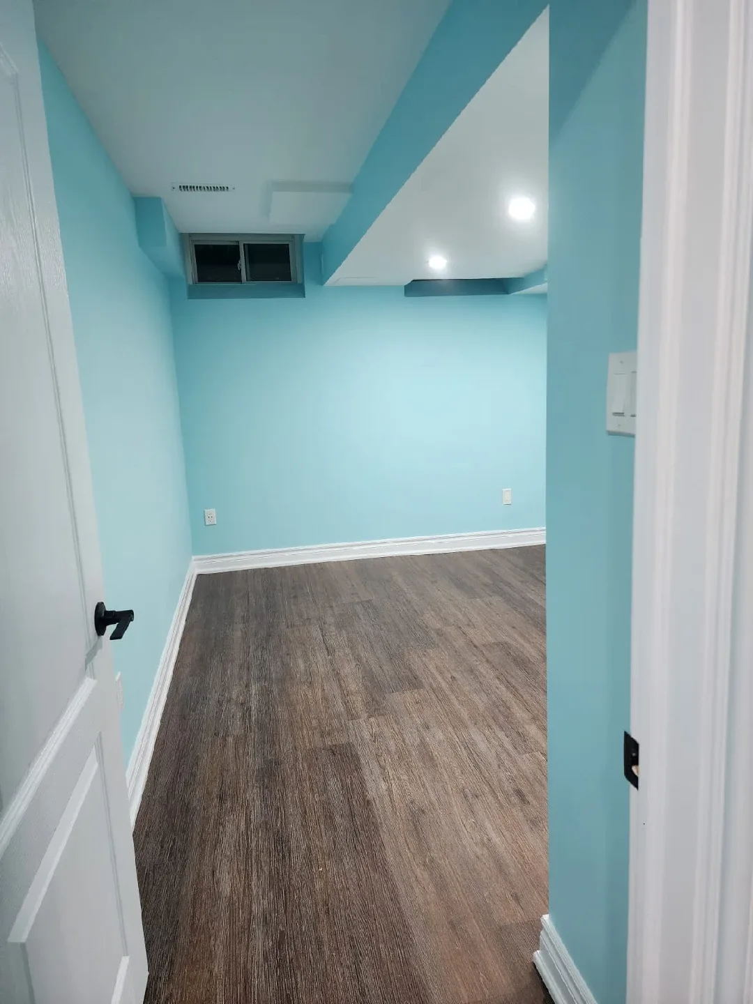 sharing room Available for rent image indicator(3)