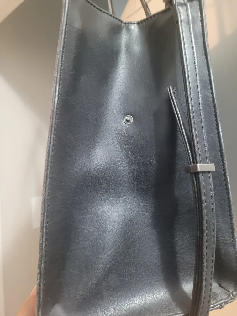 Matt & Nat Black Large Tote Bag image indicator(4)