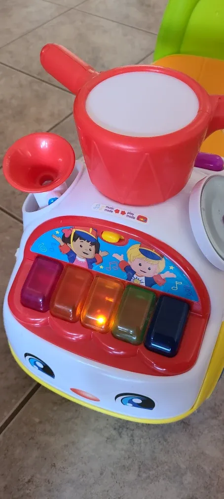 Fisher-Price Little People Music Parade Ride-On image indicator(3)