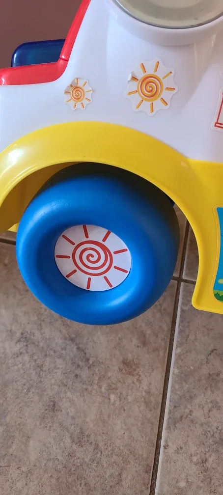 Fisher-Price Little People Music Parade Ride-On image indicator(4)