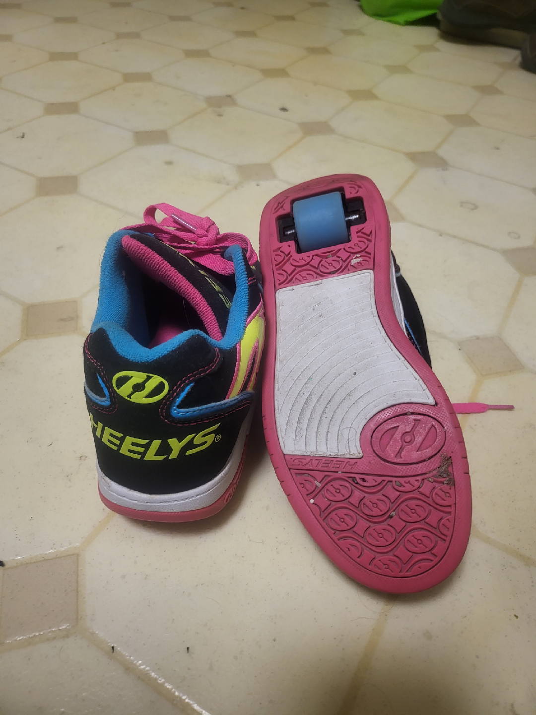 Heelys Roller Shoes - Youth Size - photo 2