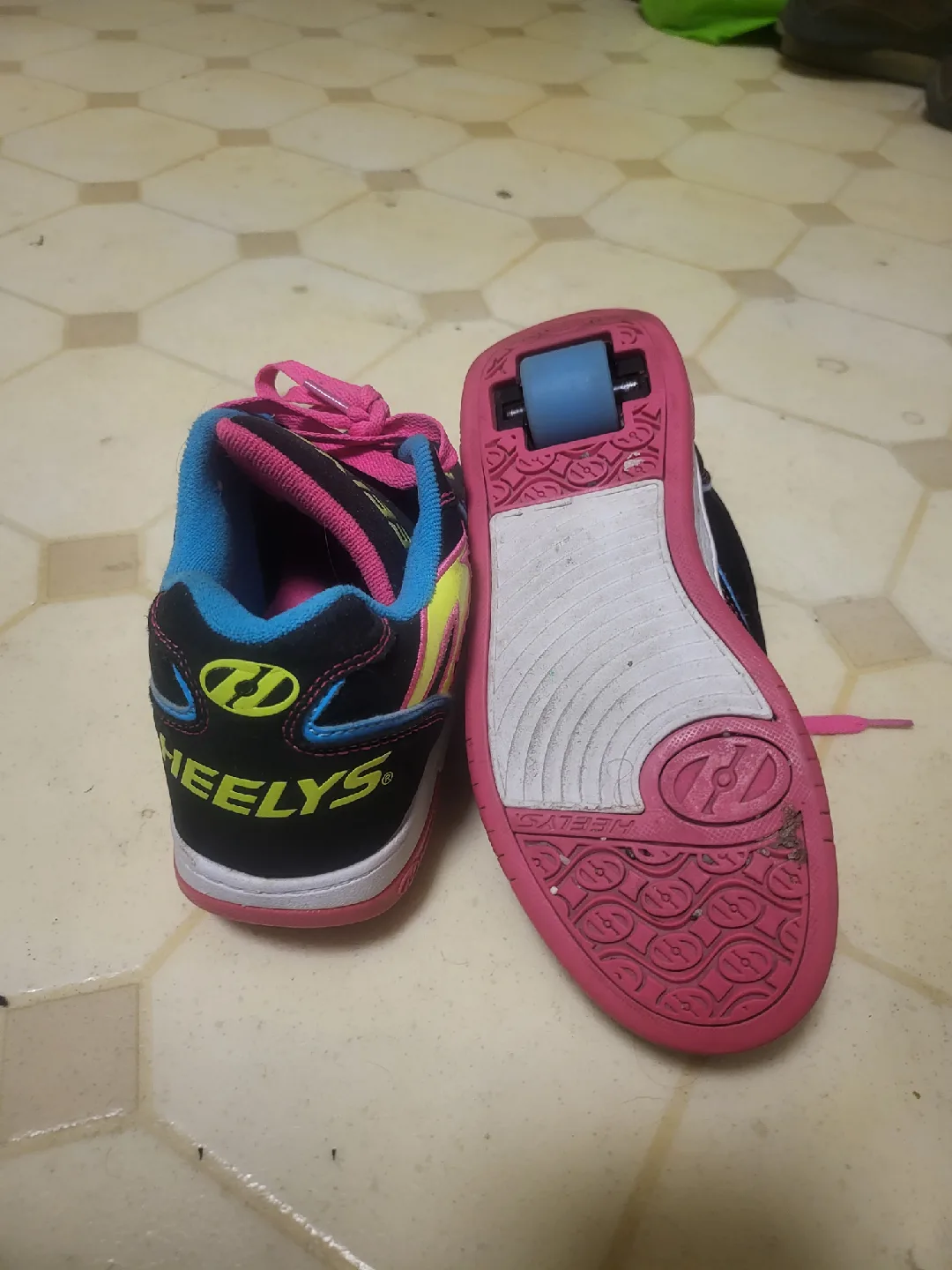 Heelys Roller Shoes - Youth Size image indicator(2)