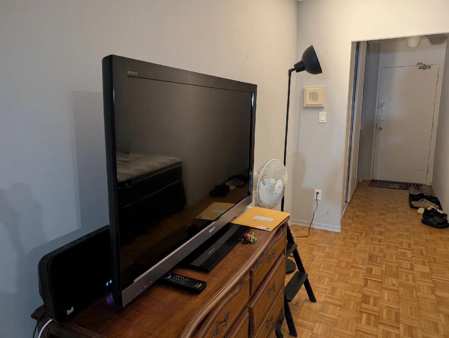 Sony Bravia KDL-46EX500 46" LCD TV - photo 2