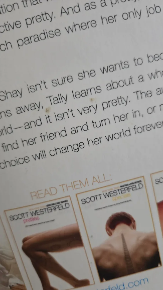 Uglies & Pretties Book Set by Scott Westerfeld image indicator(4)