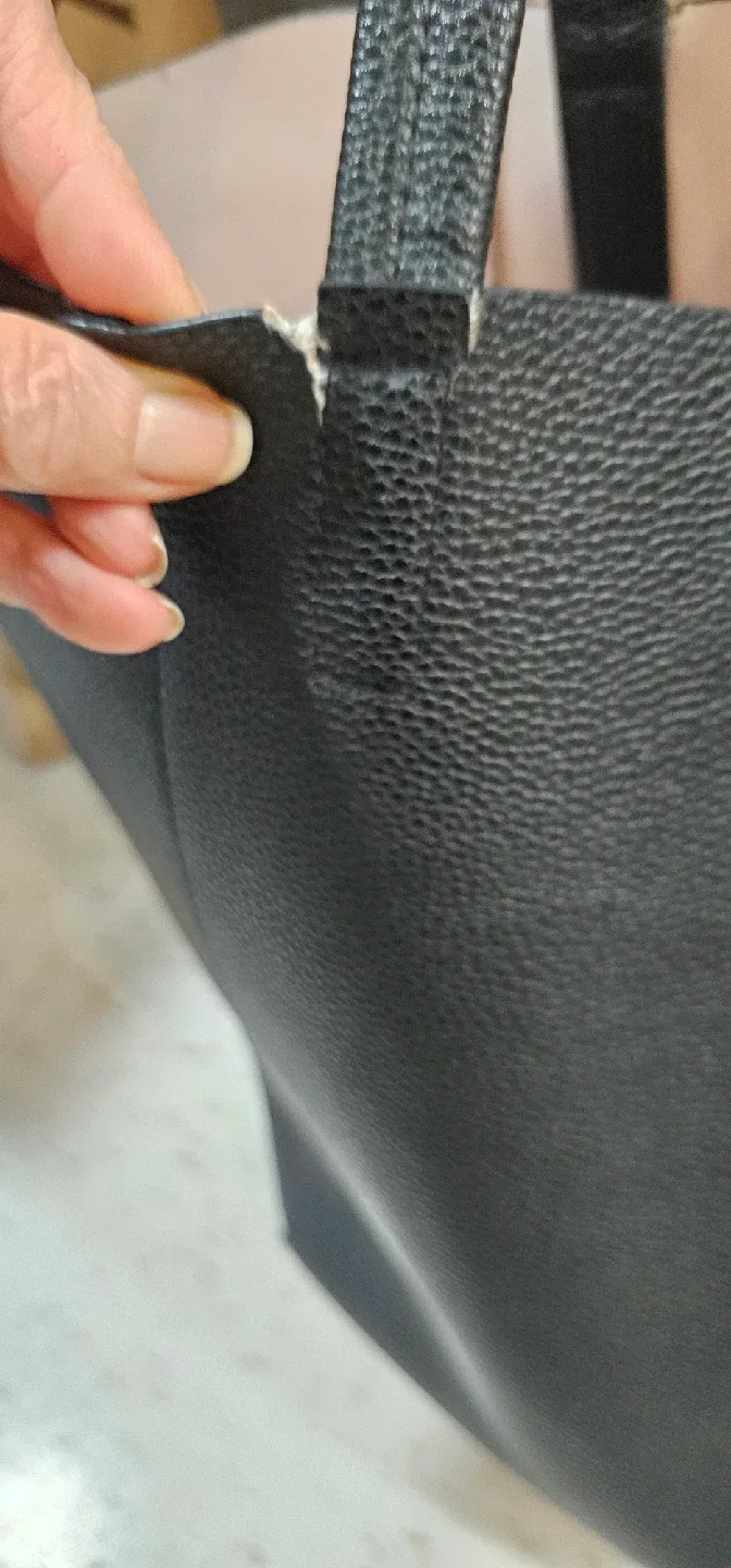 Black Tote Bag image indicator(3)