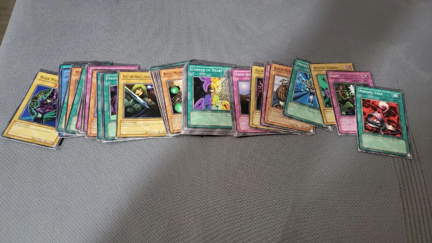 Yu-Gi-Oh! Rulebook + Harry Potter and the Goblet of Fire Book image indicator(5)