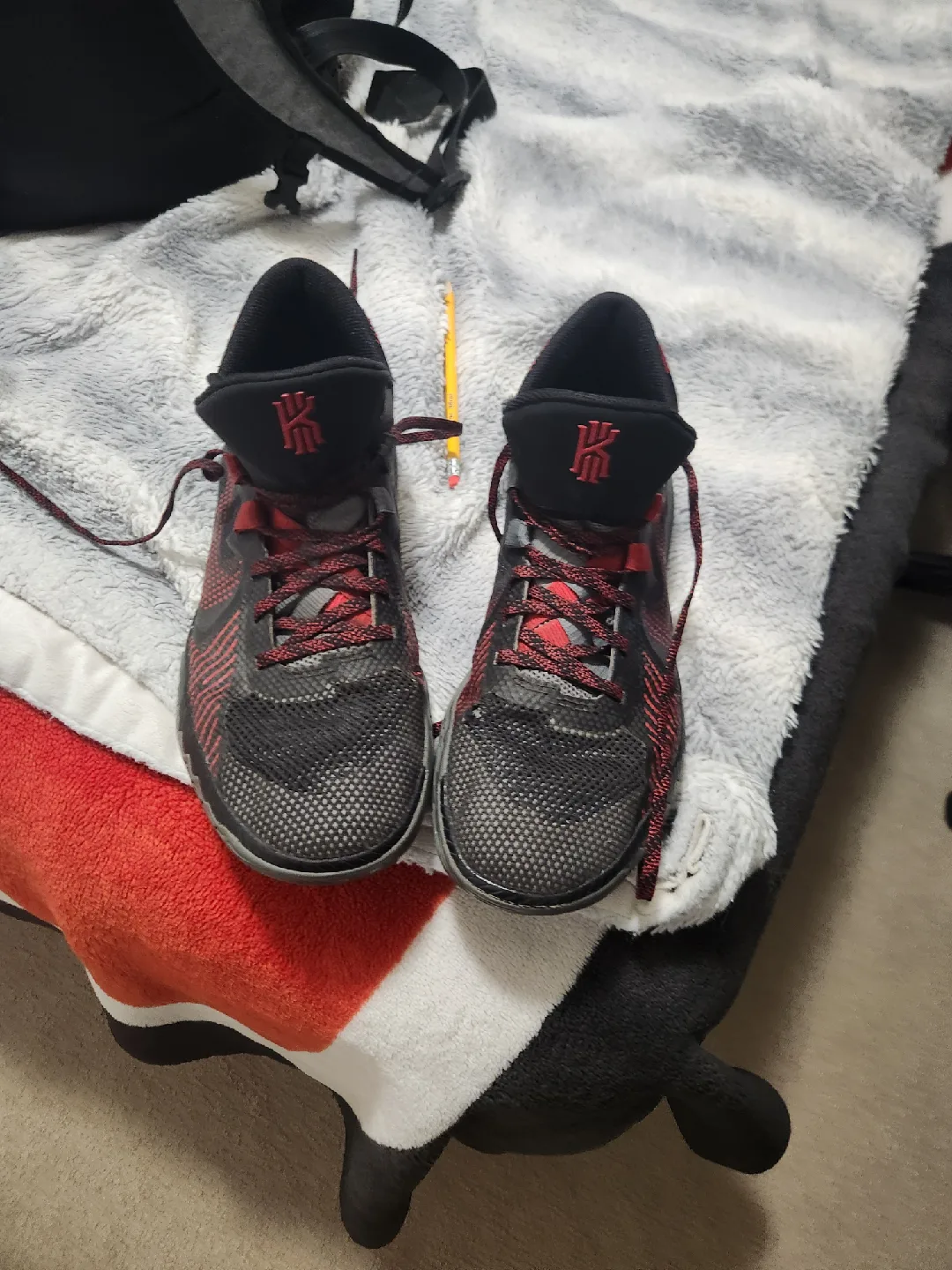 Nike Kyrie Flytrap Basketball Shoes, Size 11 thumbnail