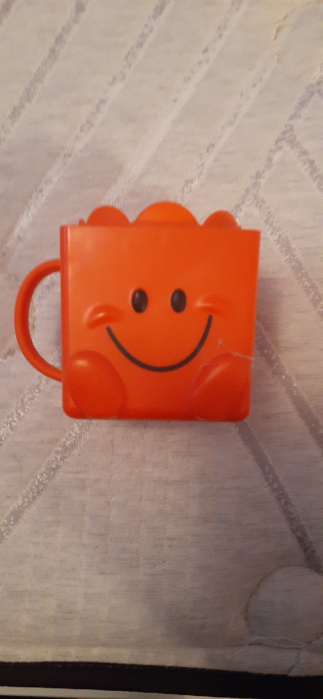 🥕Orange Smiley Face Mug to put in stationery